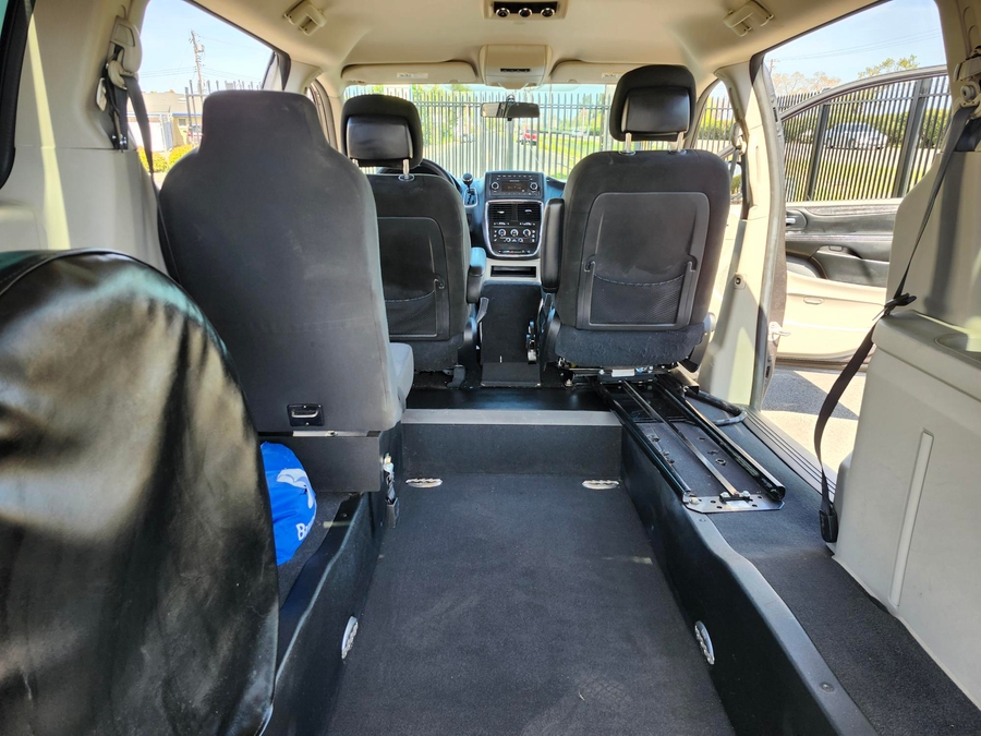 Used 2015 Dodge Grand Caravan SXT FRONT PASS TRANSFER SEAT - BraunAbility Rear Entry Entry Fold Out Automatic Ramp