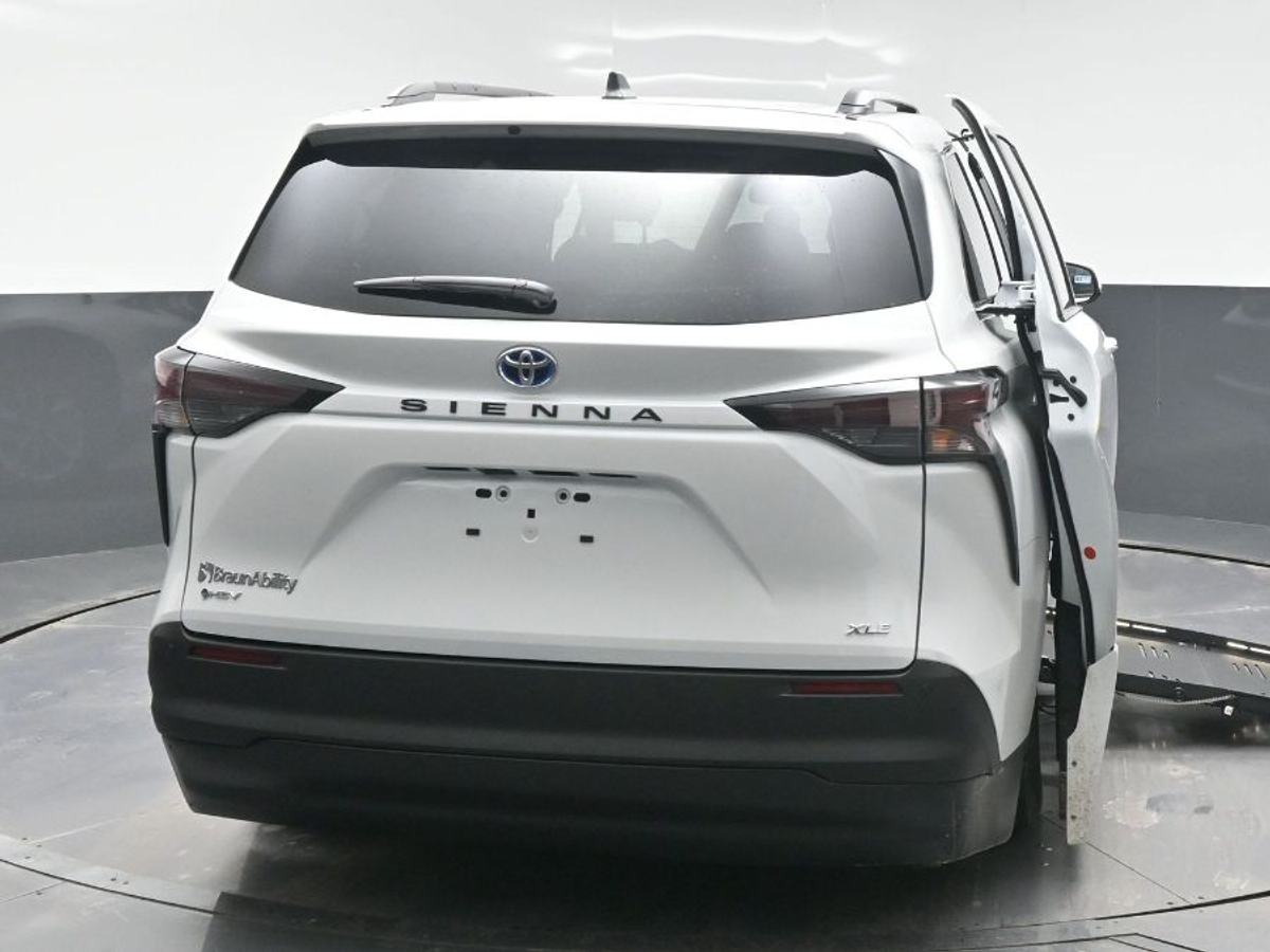 2025 TOYOTA SIENNA - Image 4