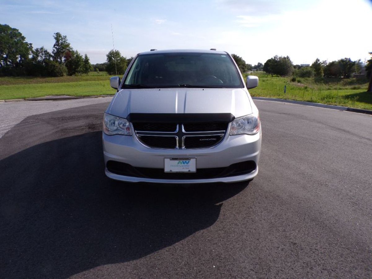 Silver Dodge Grand Caravan image number 1
