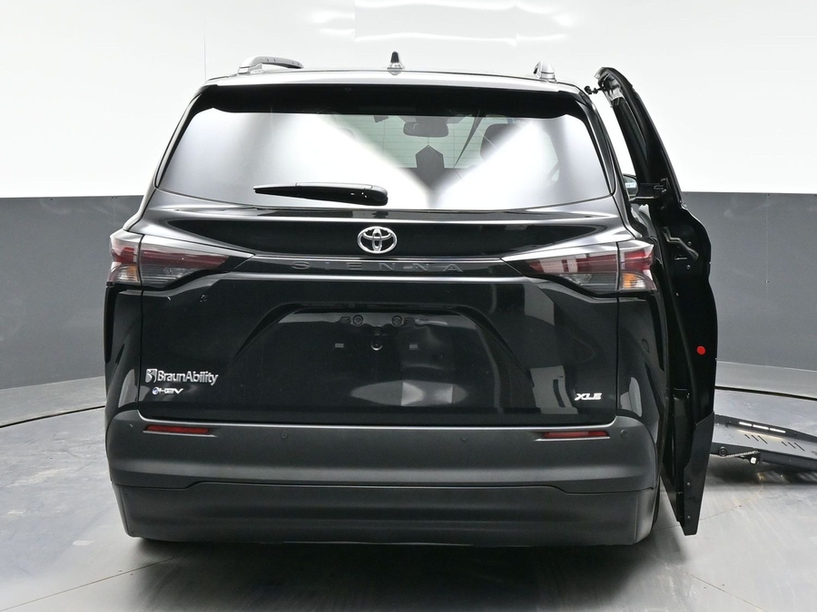 Black Toyota Sienna image number 5