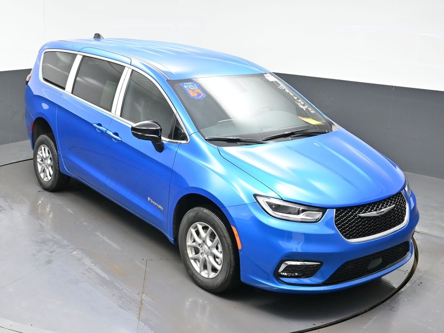 Blue Chrysler Pacifica image number 7