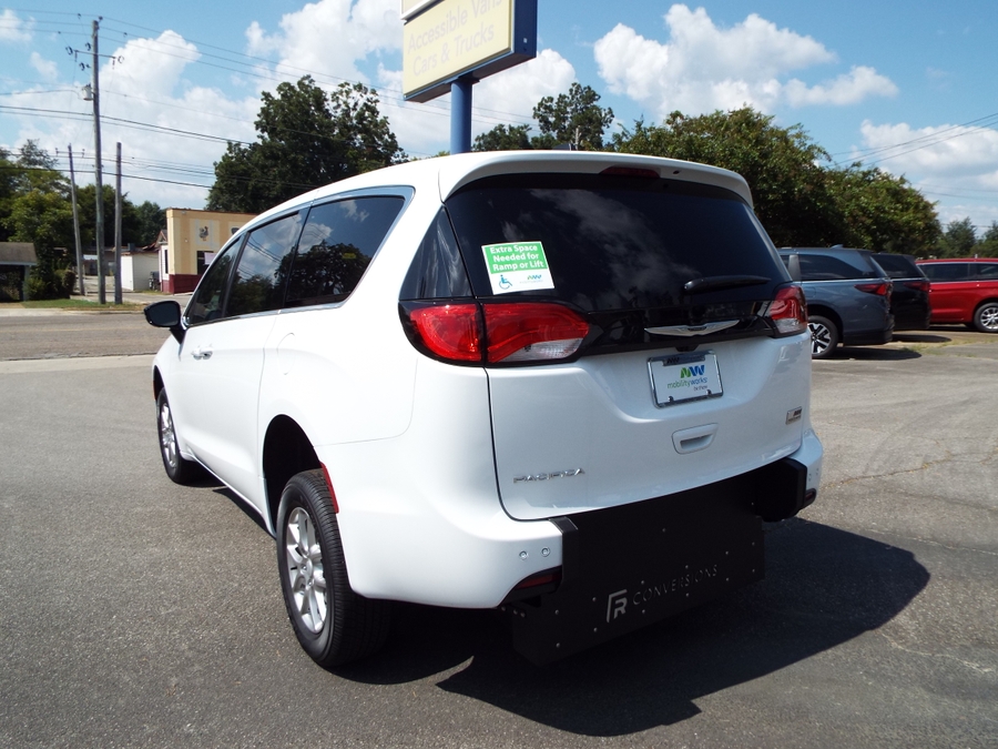 2027 Chrysler Voyager LX - Photo 7