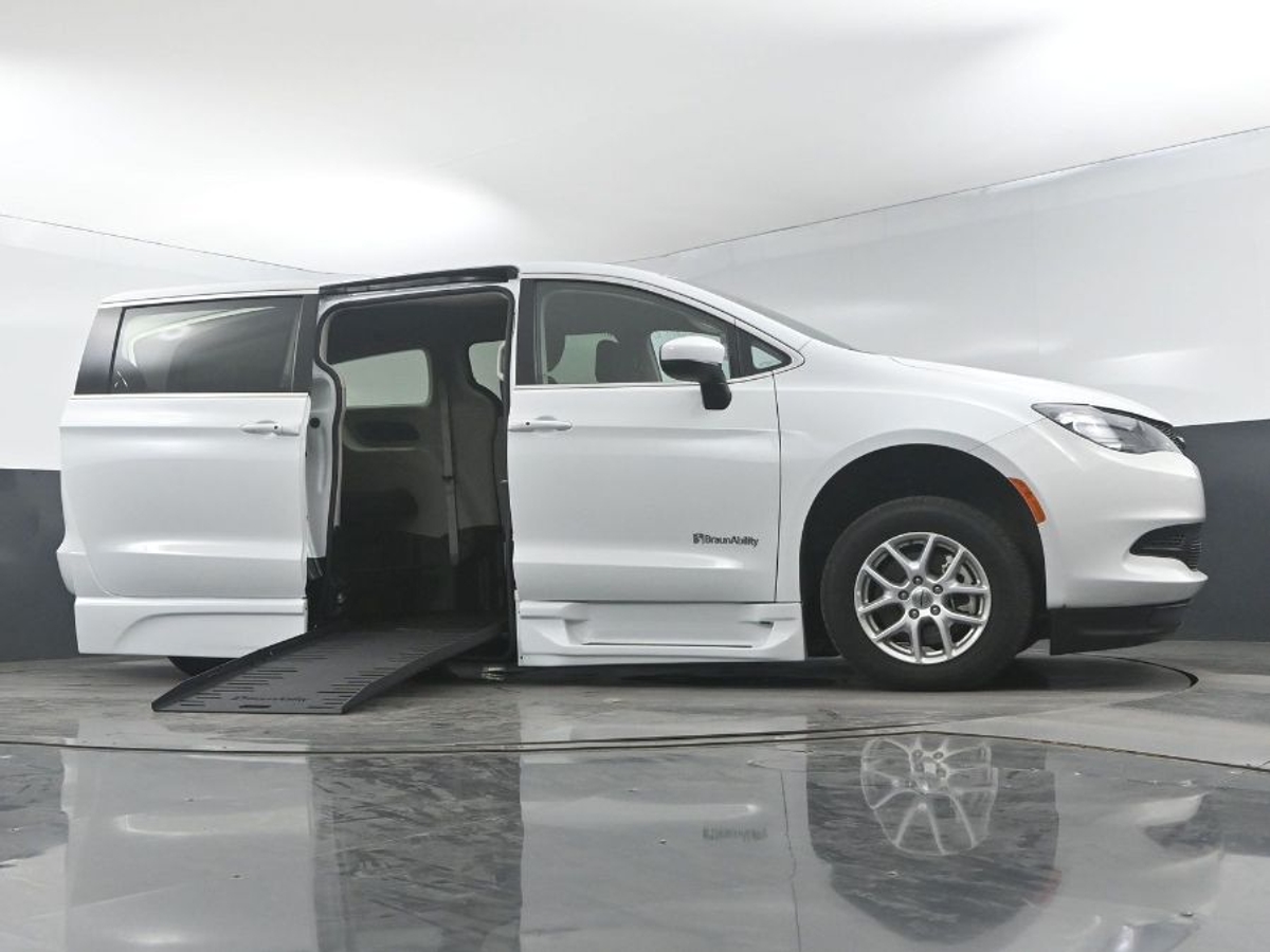 2023 CHRYSLER VOYAGER - Image 19