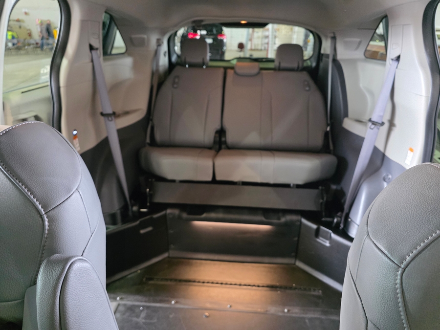 Used 2022 Toyota Sienna Hybrid XLE Base - BraunAbility Side Entry Entry In Floor Automatic Ramp