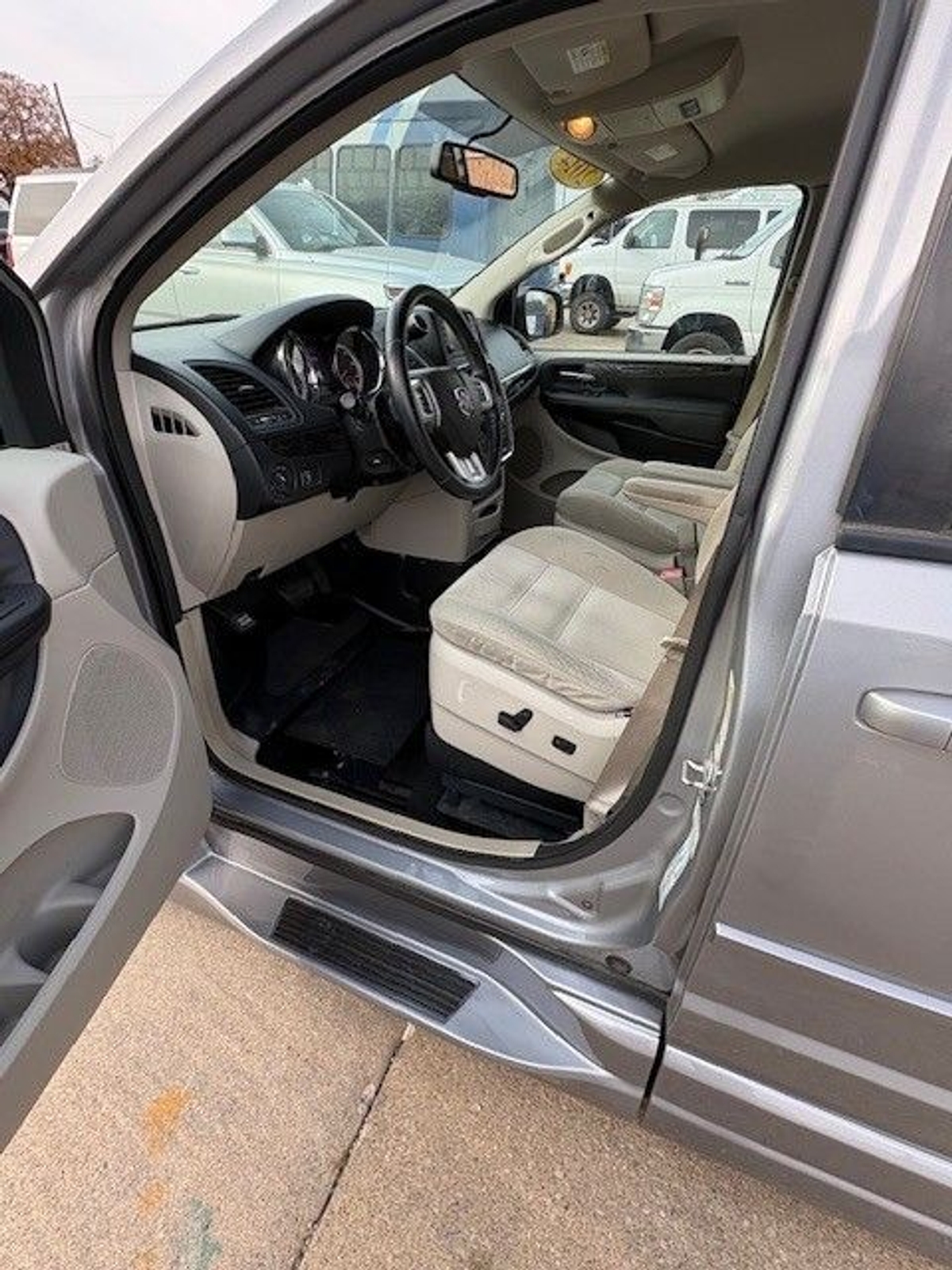 2014 DODGE GRAND CARAVAN - Image 4