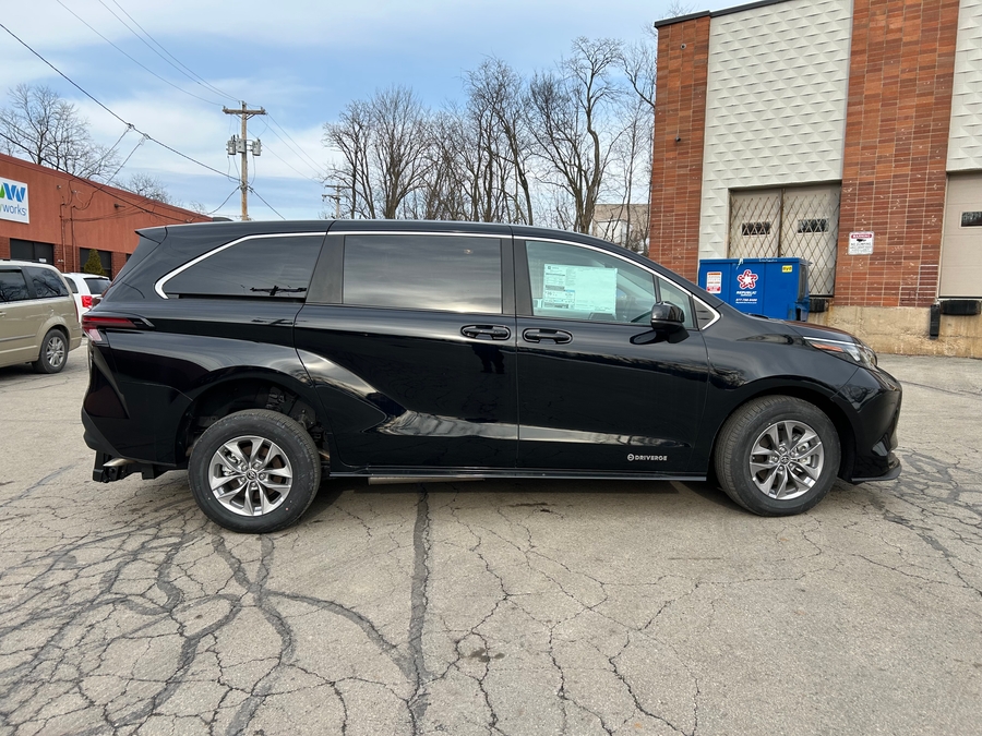 2025 TOYOTA SIENNA - Image 5
