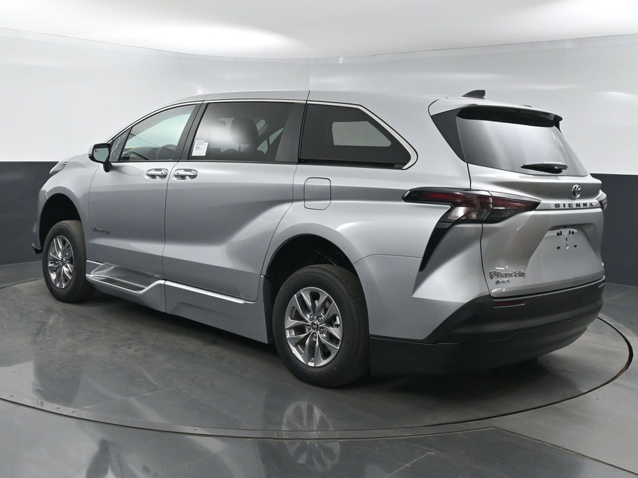 New 2025 Toyota Sienna Hybrid LE - BraunAbility Side Entry Entry Fold Out Automatic Ramp