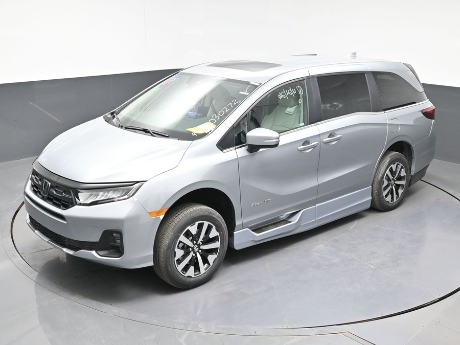 Silver Honda Odyssey image number 20