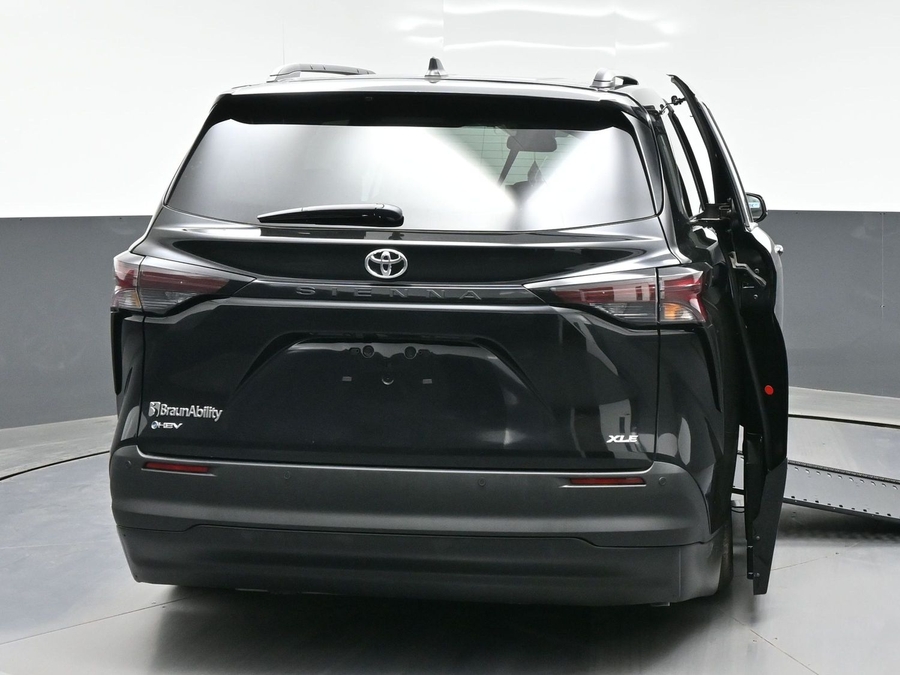 Black Toyota Sienna image number 9