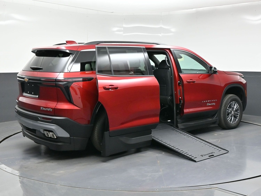 New 2026 Chevrolet Traverse 1LT - BraunAbility Side Entry In Floor Automatic Ramp