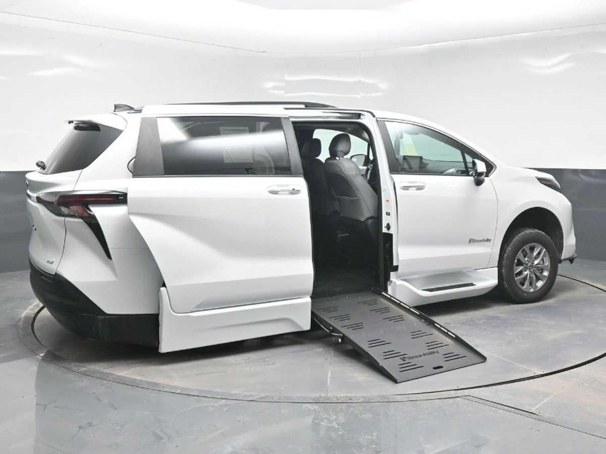 2025 TOYOTA SIENNA - Image 7