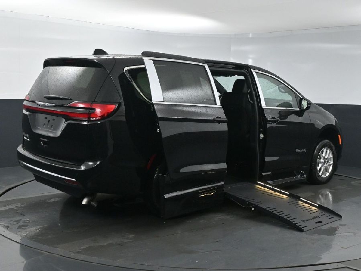 2025 CHRYSLER PACIFICA - Image 8