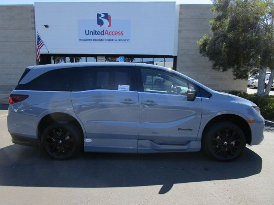 New 2025 Honda Odyssey Sport - BraunAbility Side Entry Entry In Floor Automatic Ramp