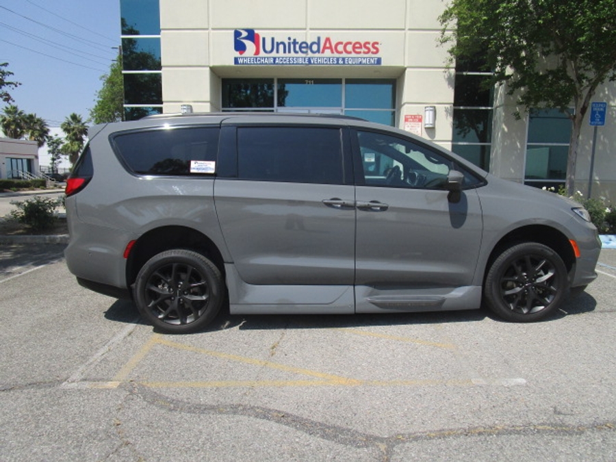 Used 2023 Chrysler Pacifica Touring L - VMI Side Entry Entry In Floor Automatic Ramp