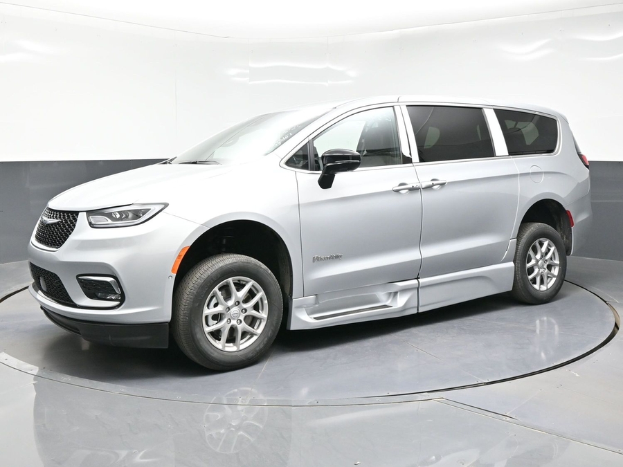 2026 Chrysler Pacifica's photo