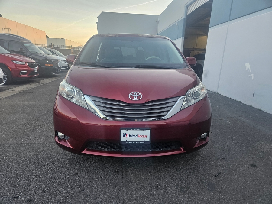 Used 2012 Toyota Sienna XLE Base - BraunAbility Side Entry Entry Fold Out Automatic Ramp