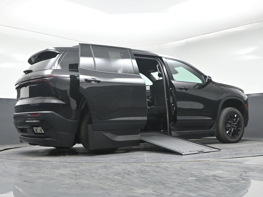 New 2026 Chevrolet Traverse 1LT Midnight - BraunAbility Side Entry In Floor Automatic Ramp