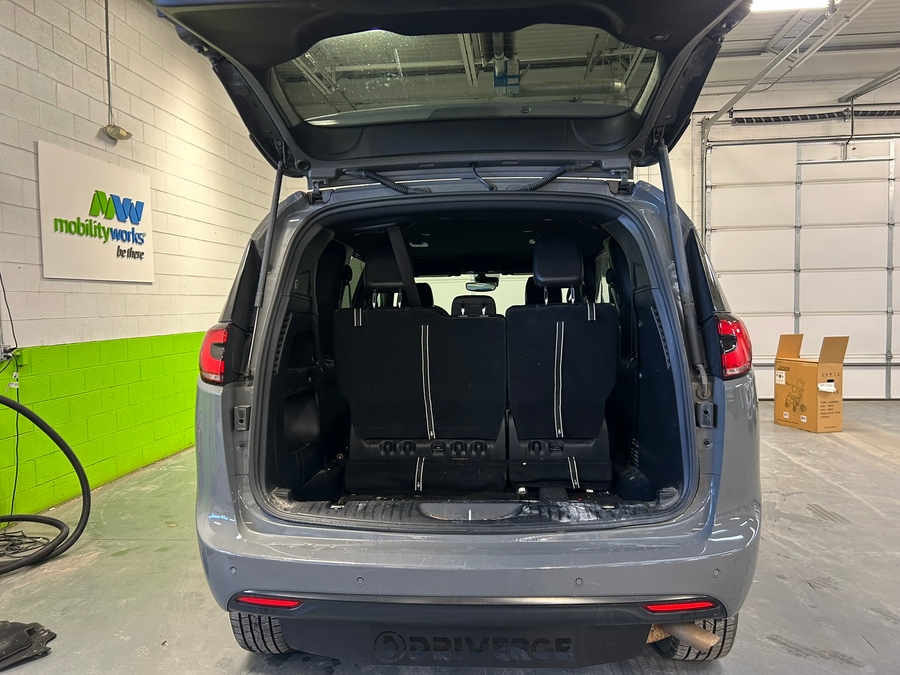 2024 CHRYSLER PACIFICA - Image 11