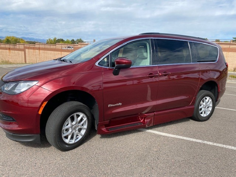 Used 2021 Chrysler Voyager LXi - BraunAbility Side Entry Entry Fold Out Automatic Ramp