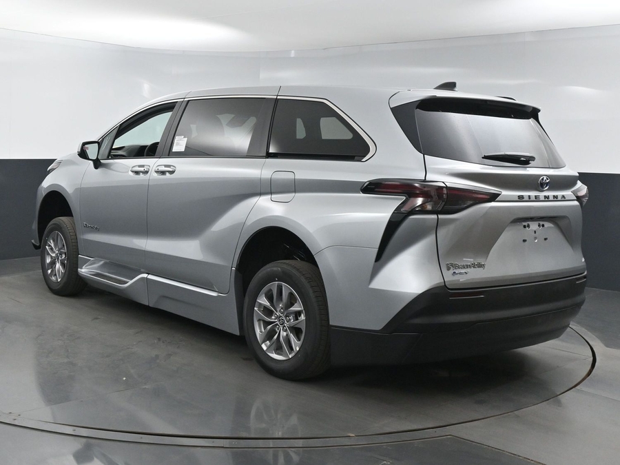 New 2025 Toyota Sienna Hybrid LE - BraunAbility Side Entry Entry Fold Out Automatic Ramp