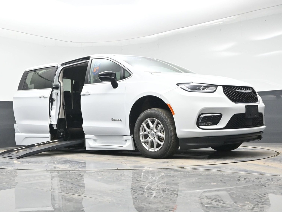 Used 2024 Chrysler Pacifica Touring L - BraunAbility Side Entry Entry Fold Out Automatic Ramp