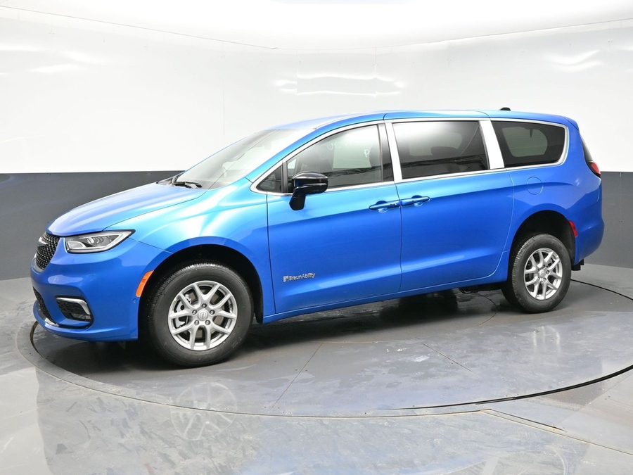 Blue Chrysler Pacifica image number 13