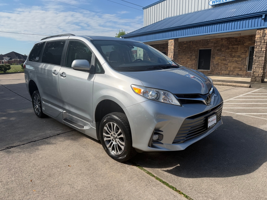 Used 2020 Toyota Sienna XLE - VMI Side Entry In Floor Automatic Ramp