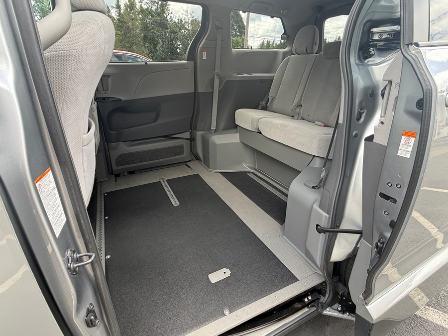 Used 2017 Toyota Sienna LE - VMI Side Entry Entry In Floor Automatic Ramp