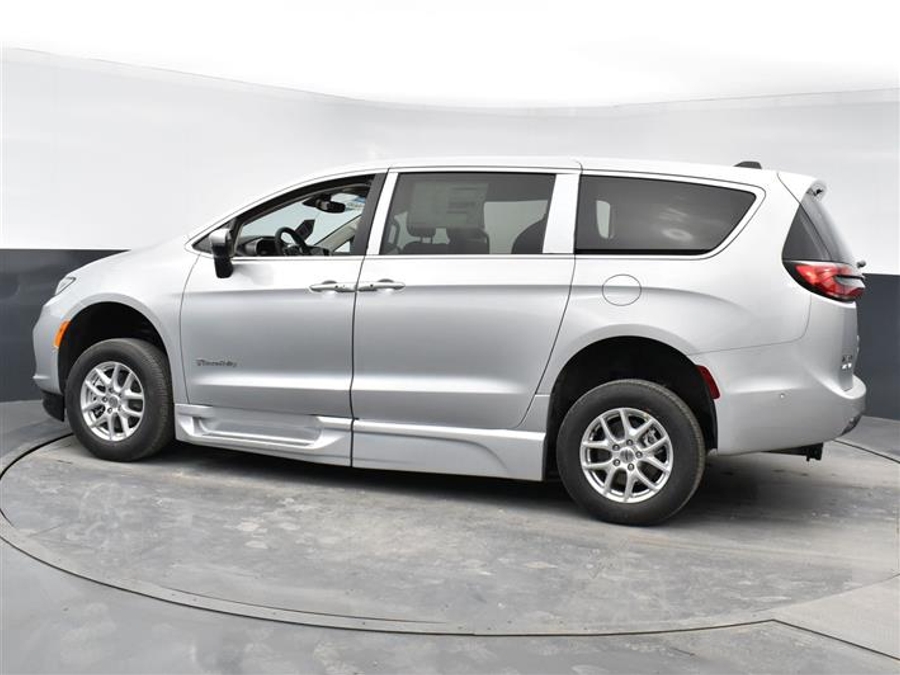 Used 2024 Chrysler Pacifica Touring L - BraunAbility Side Entry Entry In Floor Automatic Ramp