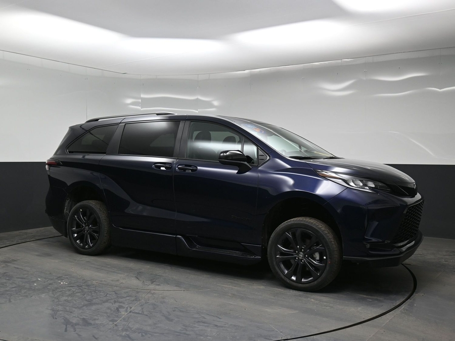 New 2026 Toyota Sienna Hybrid XSE Sport - BraunAbility Side Entry Entry Fold Out Automatic Ramp