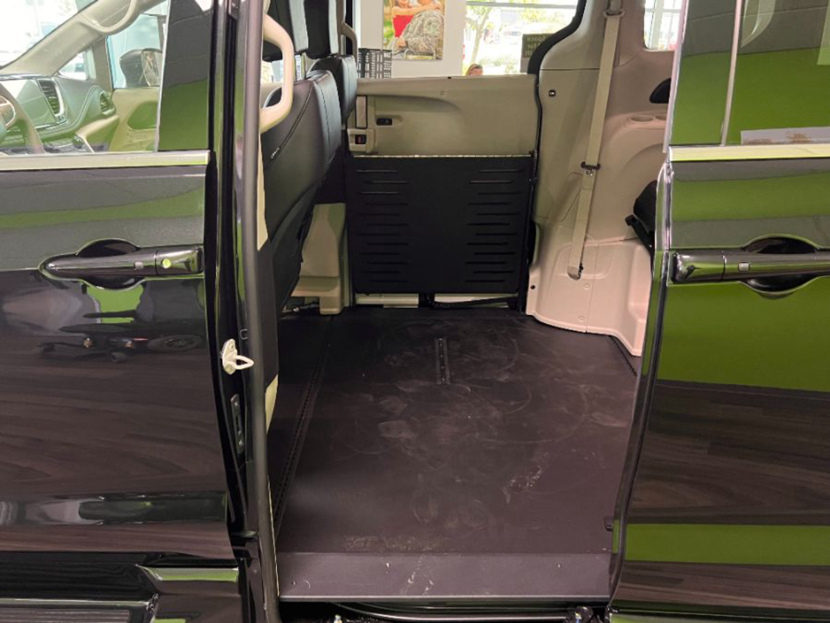 2023 CHRYSLER PACIFICA - Image 7