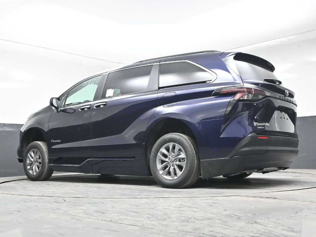 2025 TOYOTA SIENNA - Image 21