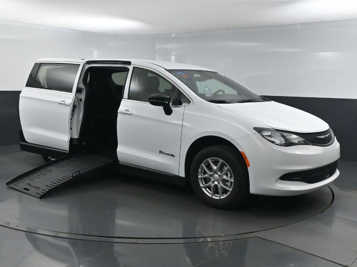 2025 CHRYSLER VOYAGER - Image 2