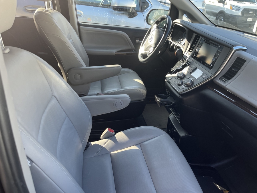 Used 2019 Toyota Sienna XLE Base - BraunAbility Side Entry Entry Fold Out Automatic Ramp