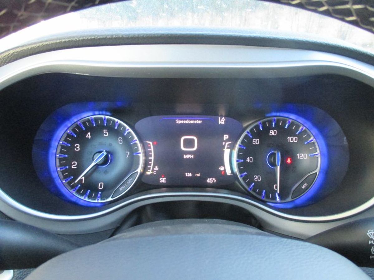 Grey Chrysler Pacifica image number 10