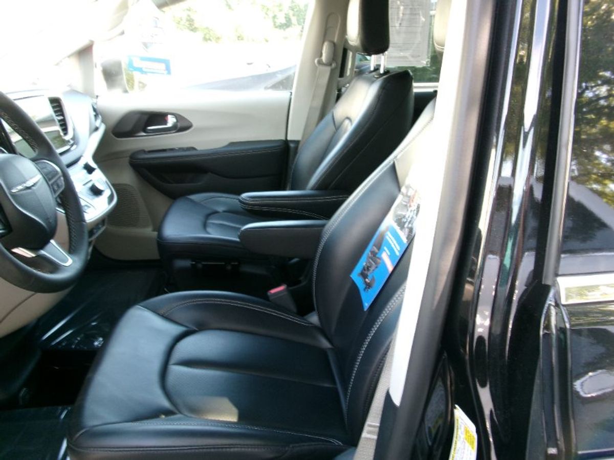 2023 CHRYSLER PACIFICA - Image 15