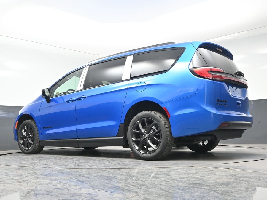 New 2026 Chrysler Pacifica Select Sport - BraunAbility Side Entry Entry Fold Out Manual Ramp