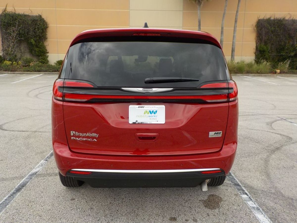 2025 CHRYSLER PACIFICA - Image 31