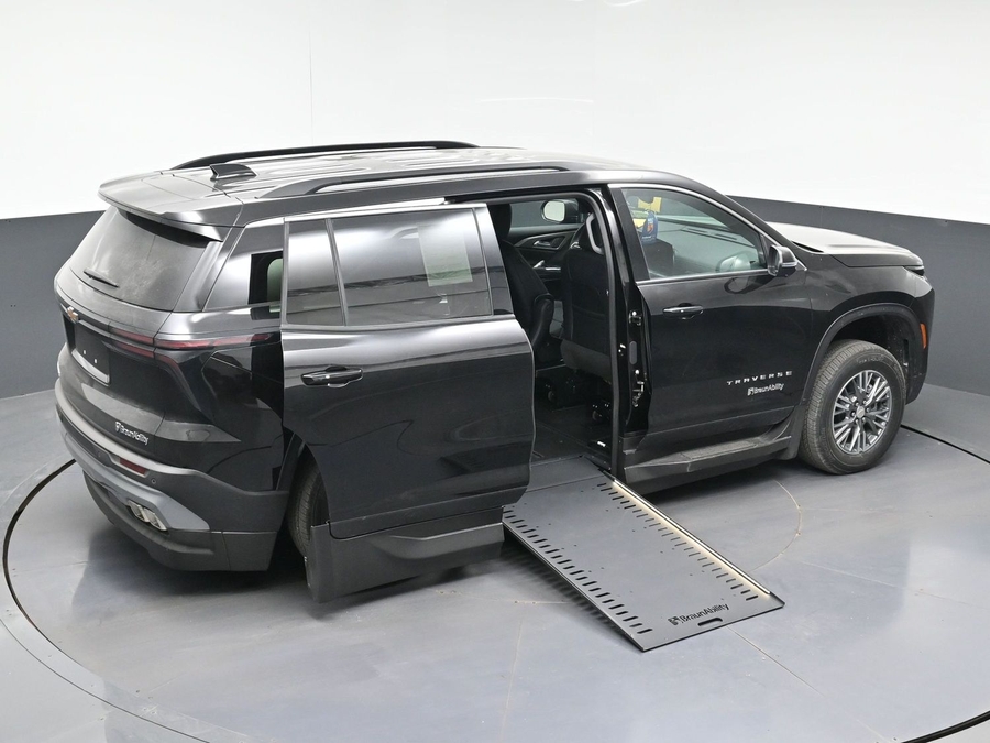New 2026 Chevrolet Traverse 1LT - BraunAbility Side Entry In Floor Automatic Ramp