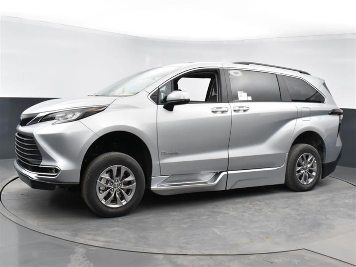 2023 TOYOTA SIENNA - Image 3