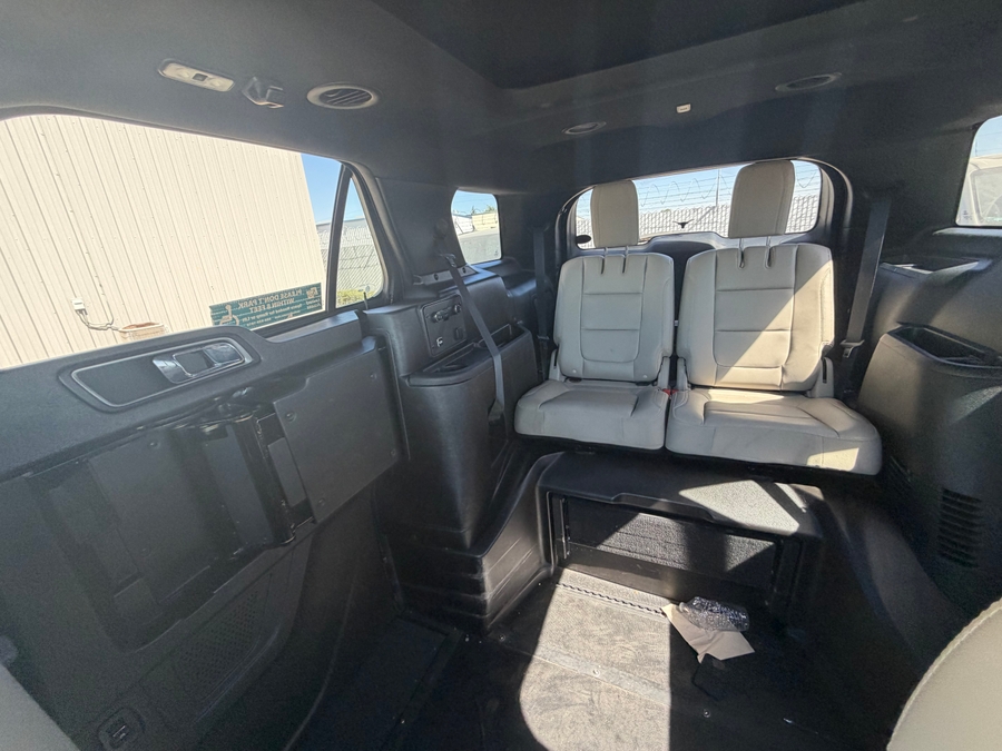  Ford Explorer image number 5
