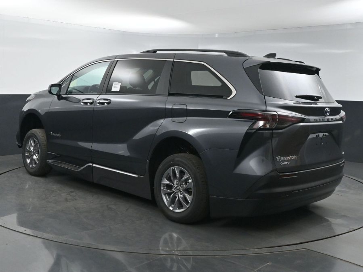 2025 TOYOTA SIENNA - Image 6