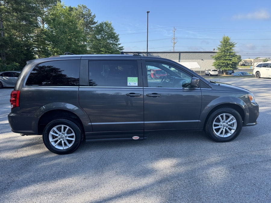 Grey Dodge Grand Caravan image number 9
