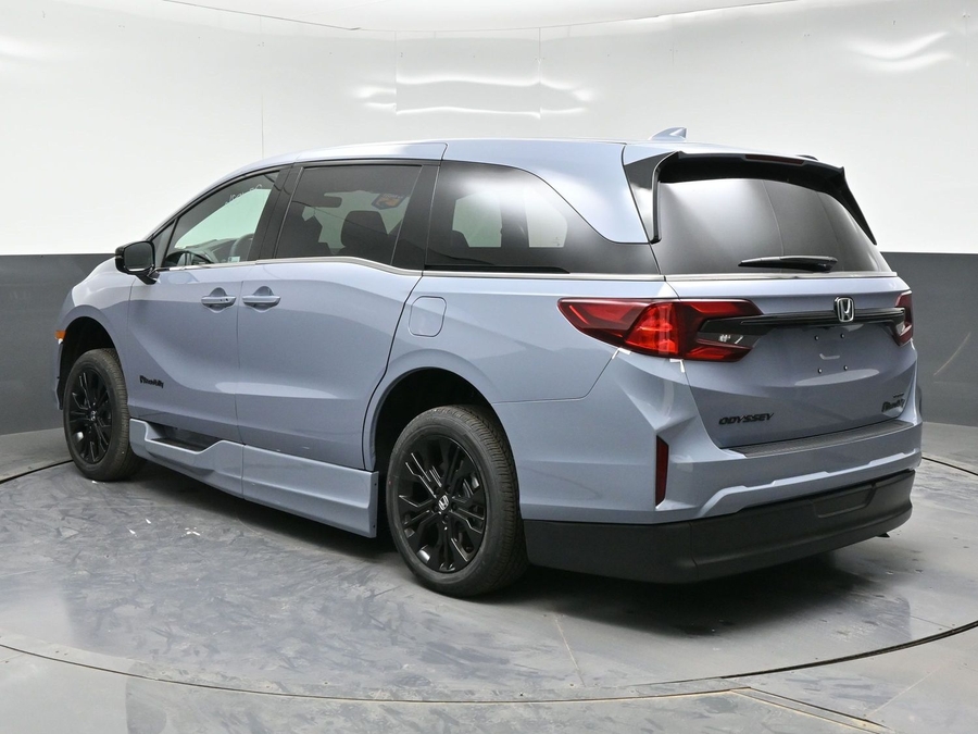Grey Honda Odyssey image number 4
