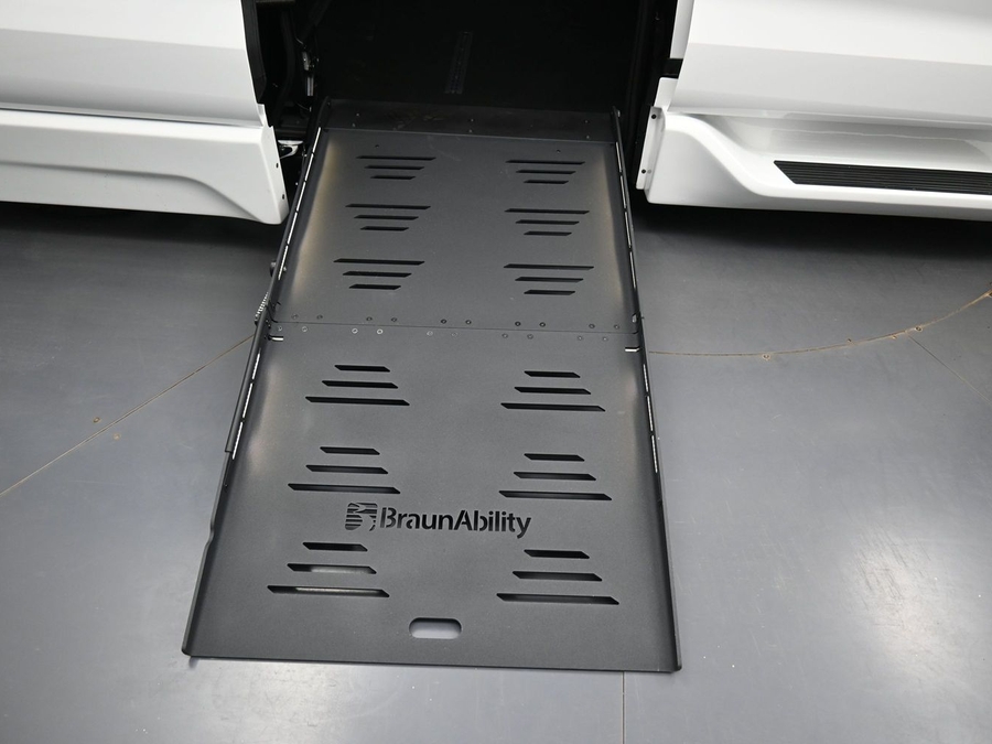 New 2026 Toyota Sienna Hybrid XSE Sport - BraunAbility Side Entry Entry Fold Out Automatic Ramp