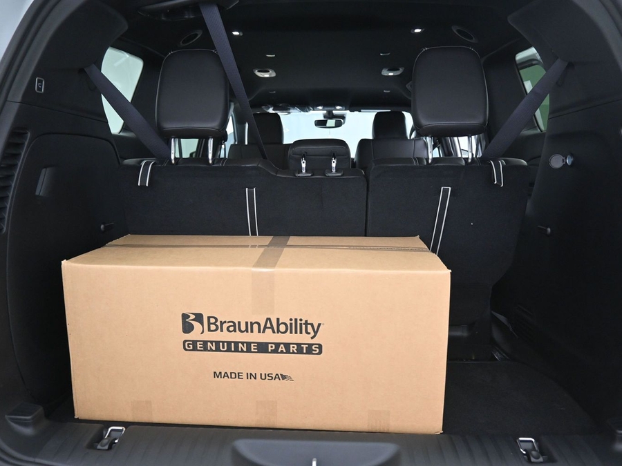 New 2026 Chrysler Pacifica Select Safety - BraunAbility Side Entry Entry Fold Out Automatic Ramp