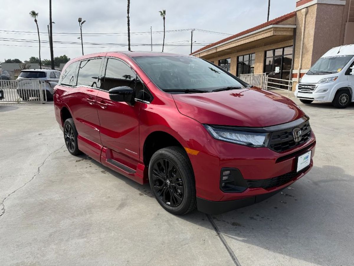 Red Honda Odyssey image number 2