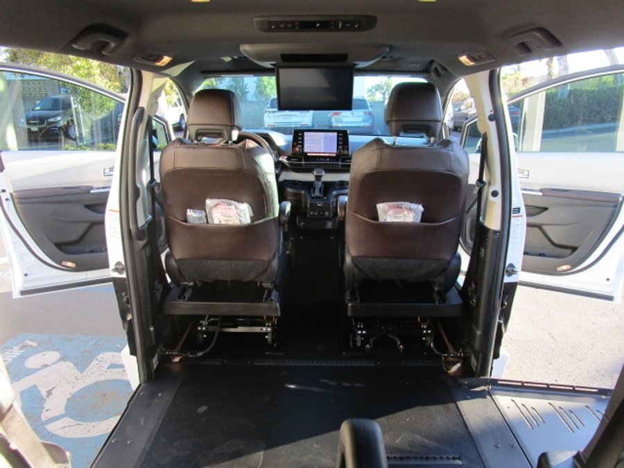 Used 2024 Toyota Sienna Hybrid Platinum - BraunAbility Side Entry Entry Fold Out Automatic Ramp