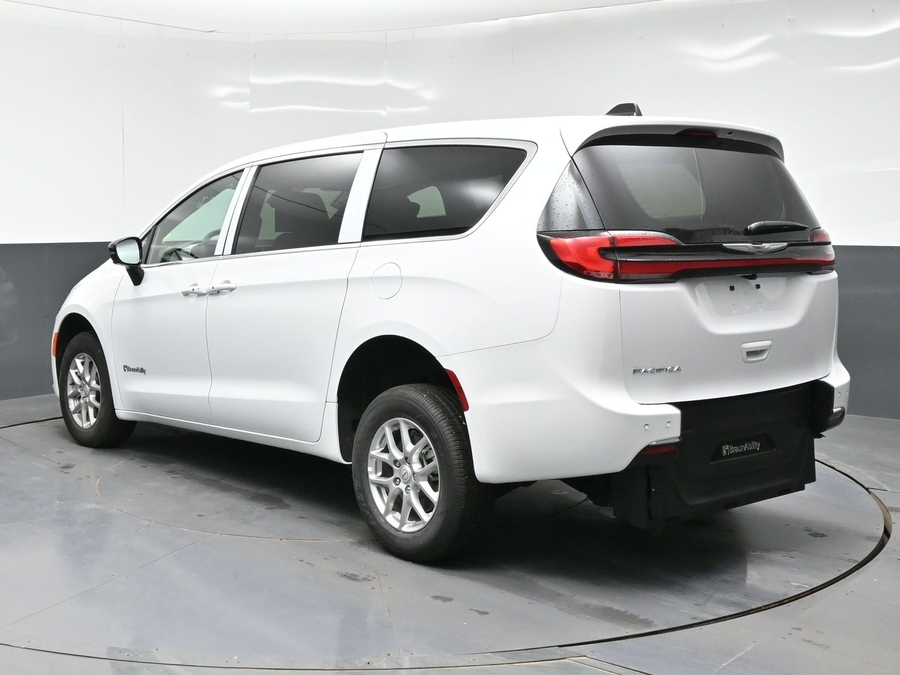 White Chrysler Pacifica image number 4