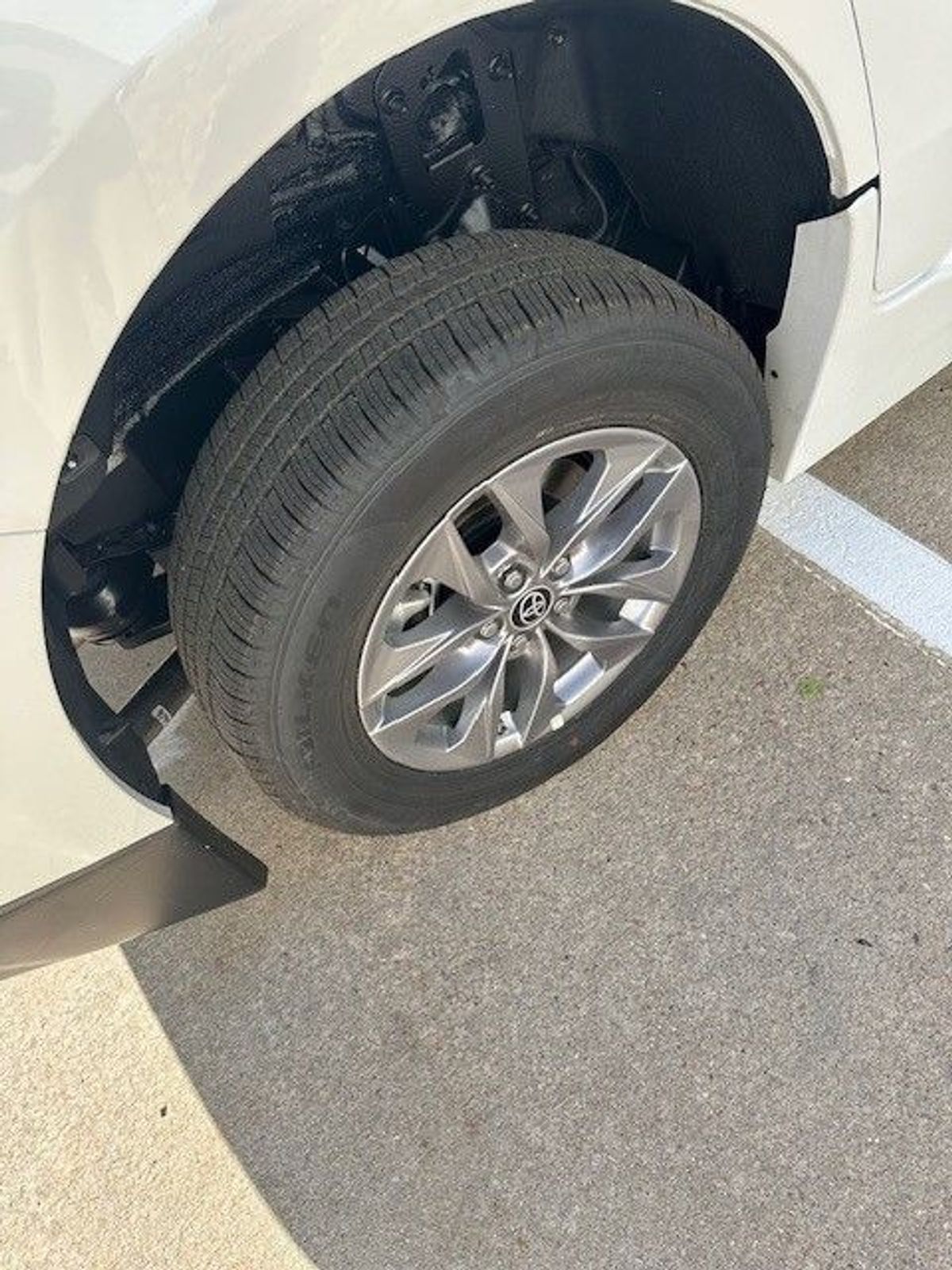 2023 Toyota Sienna XLE - Photo 11